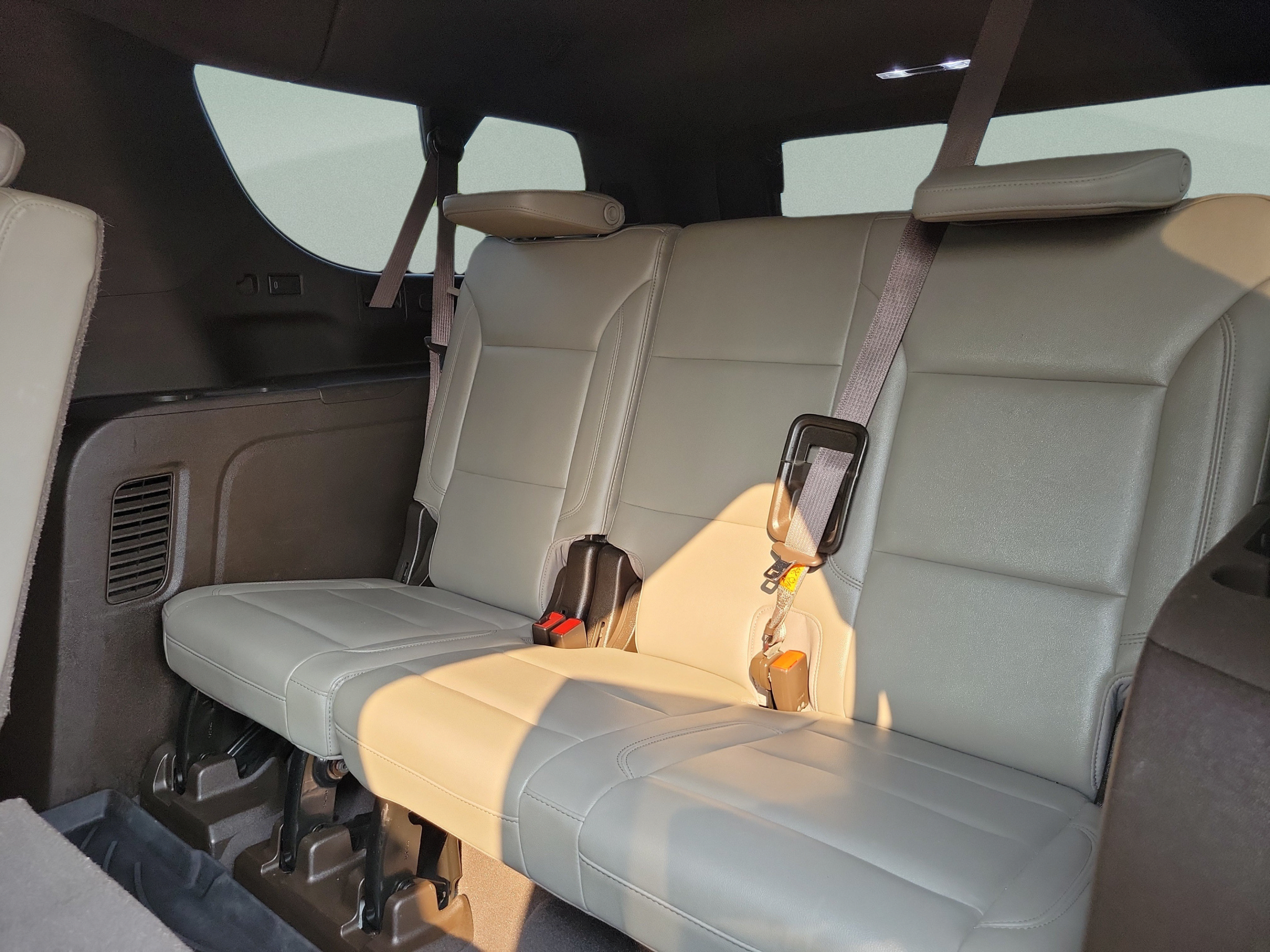 Used 2021 Chevrolet Suburban LT RWD image 11