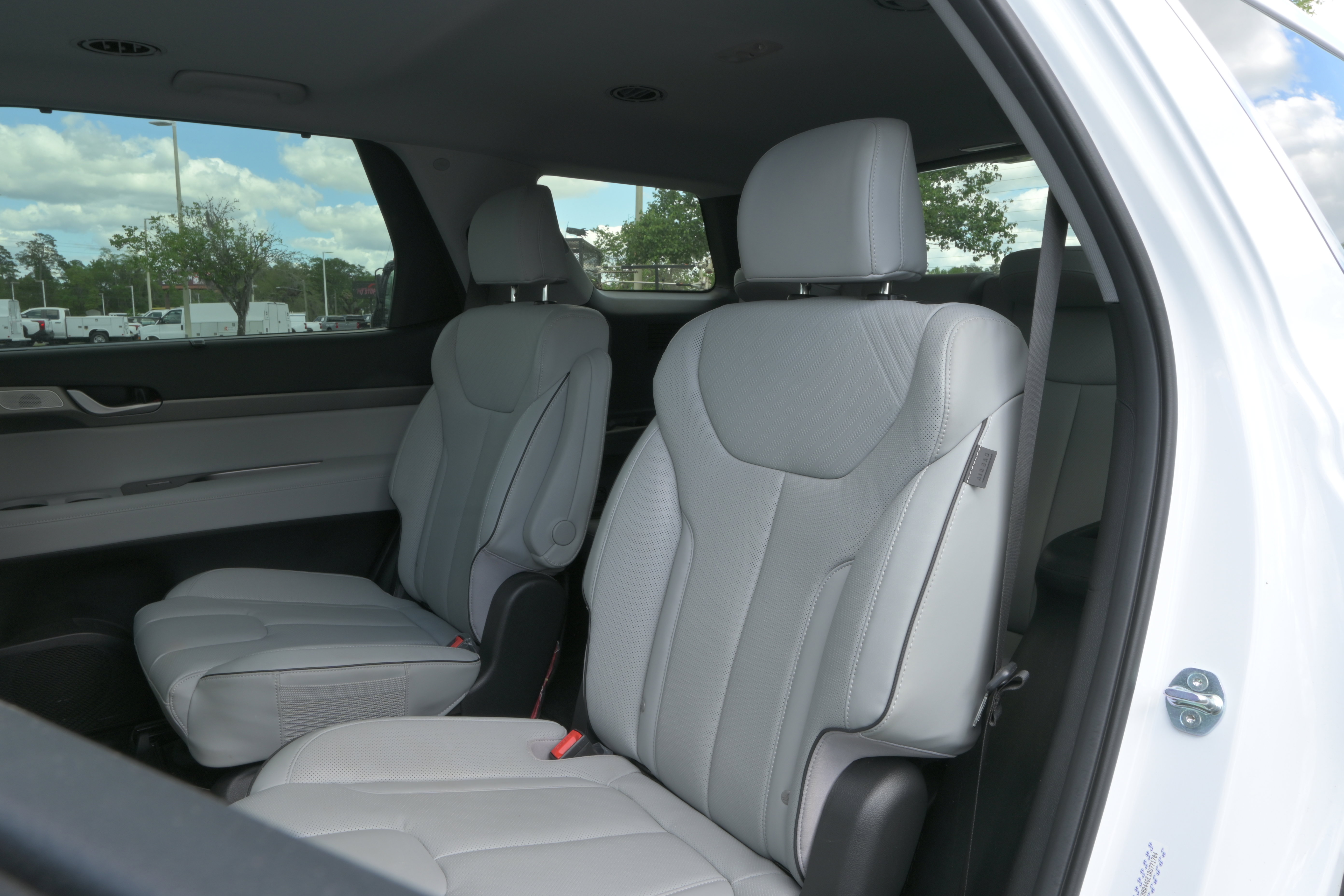 Used 2024 Hyundai Palisade SEL w/ Premium Package image 10