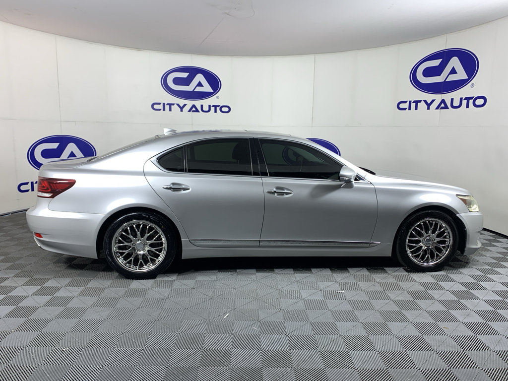 Used 2014 Lexus LS 460 w/ Comfort Package RWD image 2