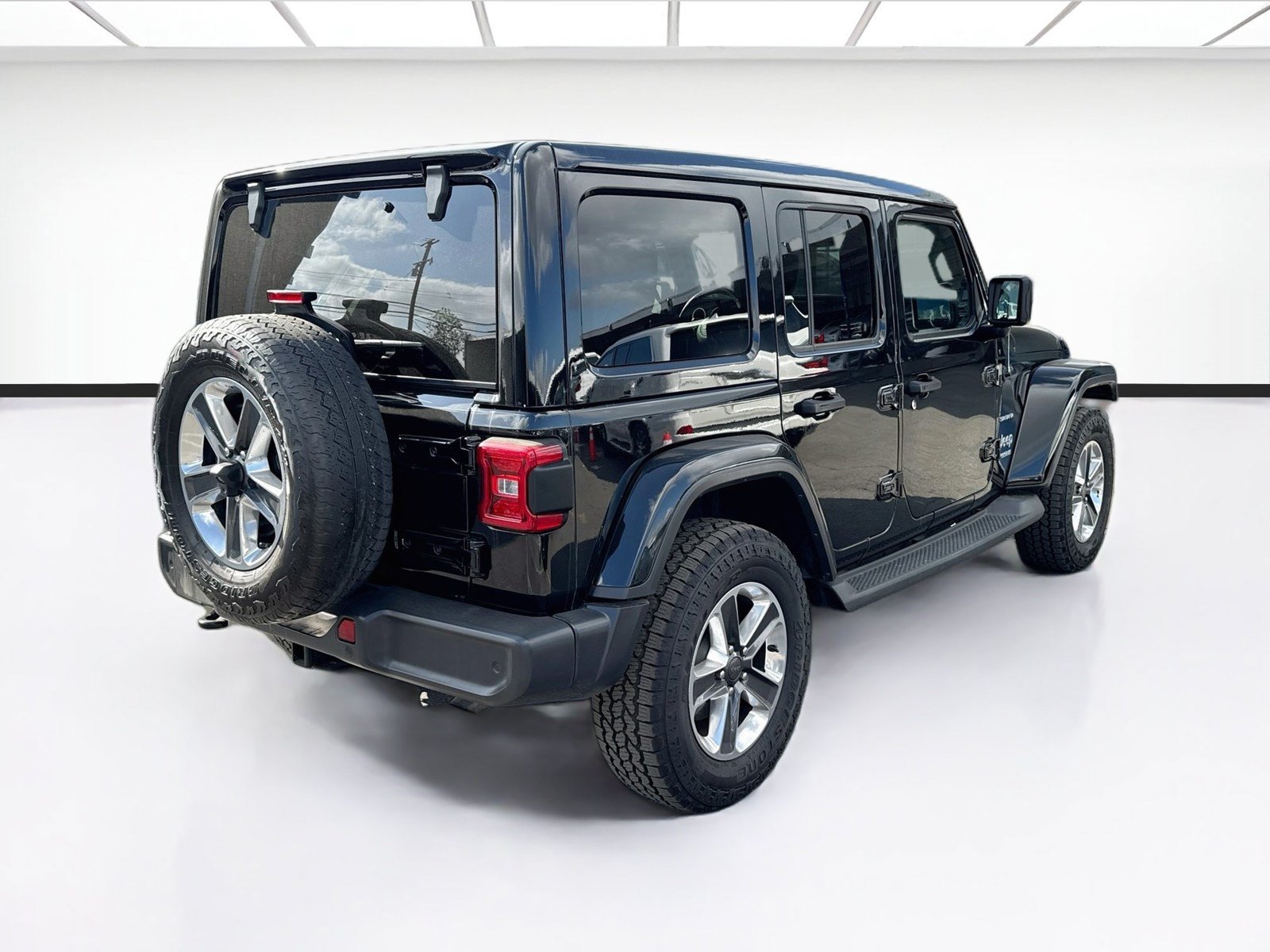 Used 2019 Jeep Wrangler Unlimited Sahara AWD/4WD image 4
