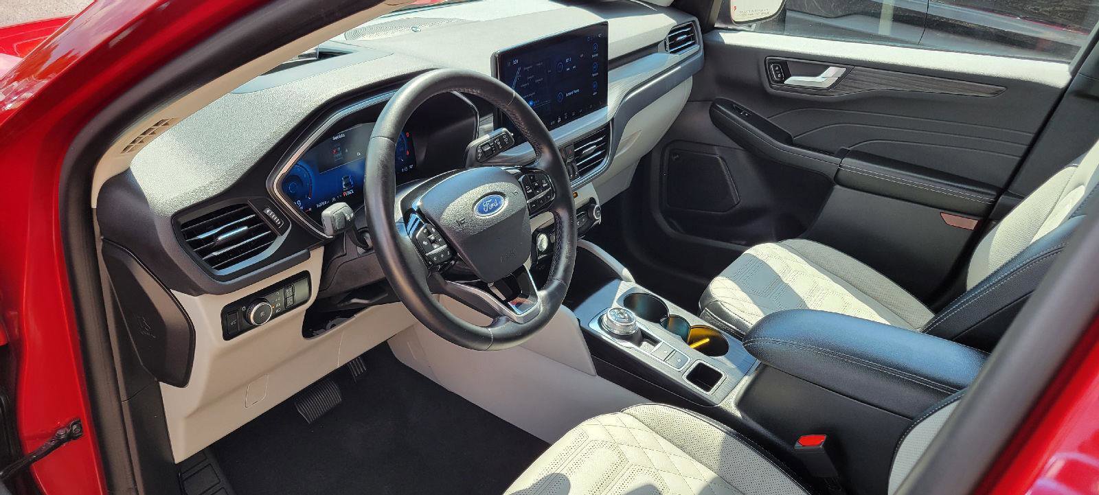 Used 2024 Ford Escape Platinum w/ Premium Technology Package image 5