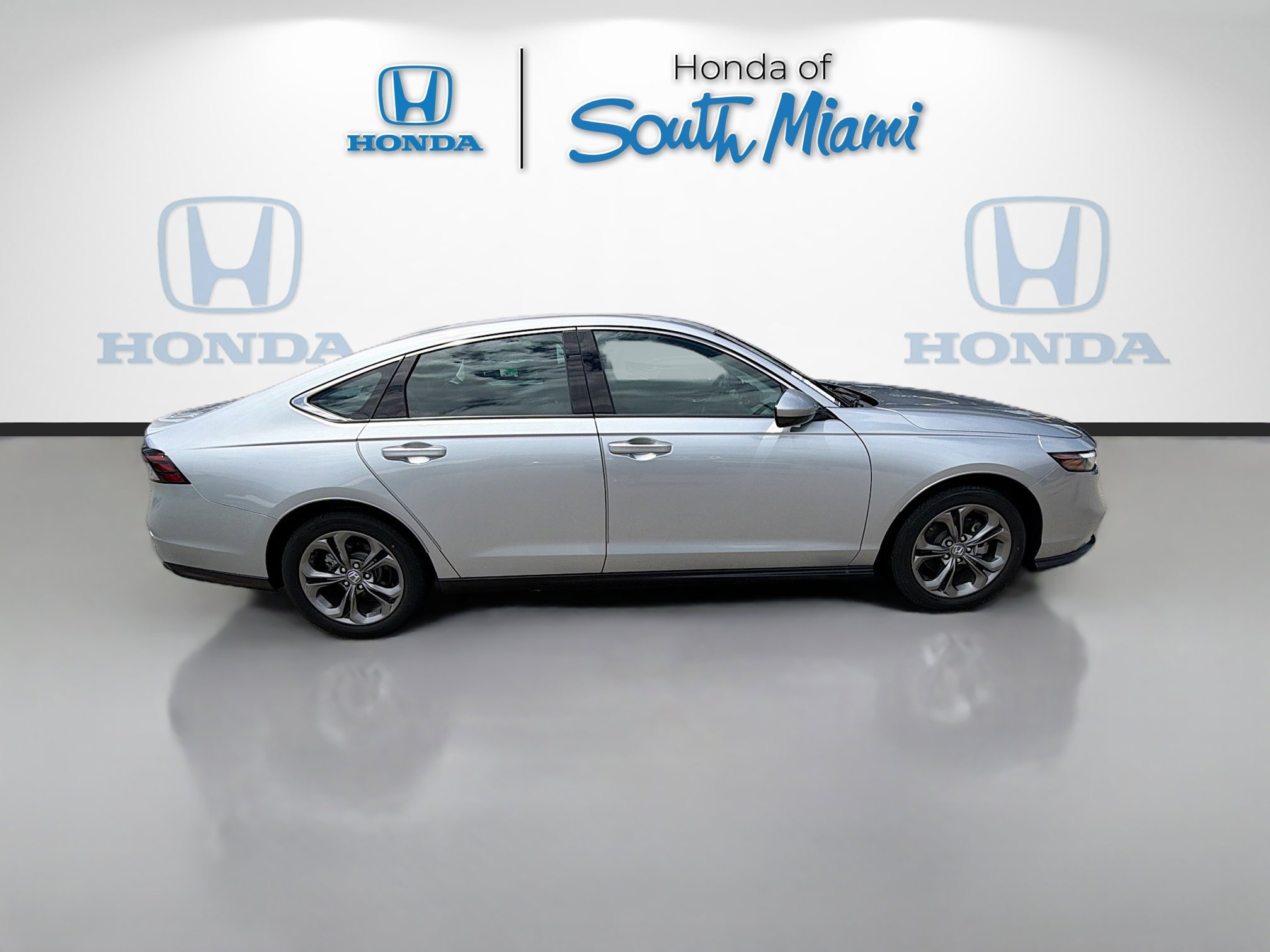 Certified 2023 Honda Accord EX image 8