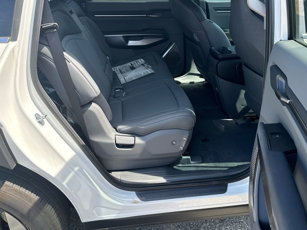 New 2024 Kia EV9 Light RWD image 15