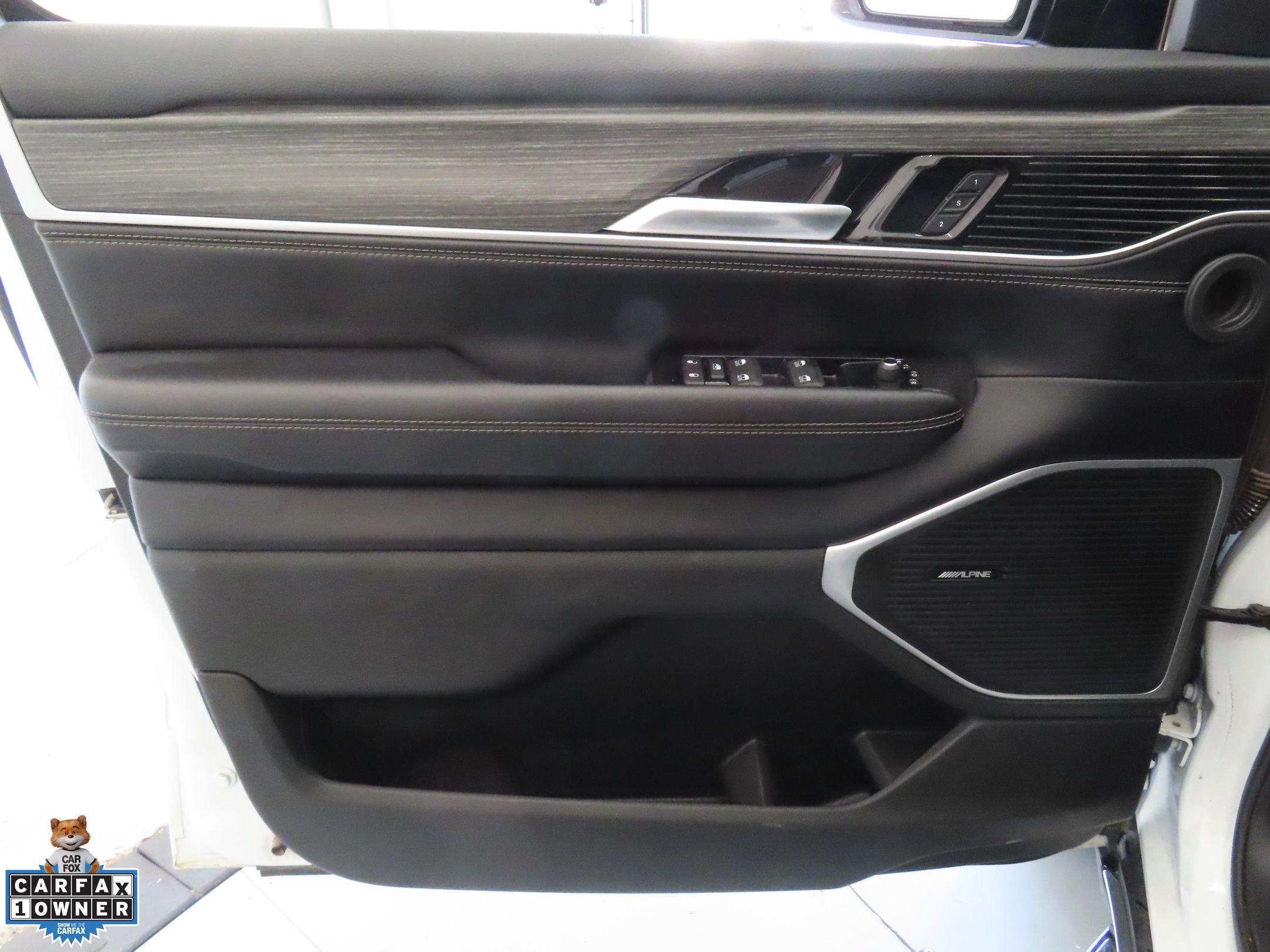 Used 2024 Jeep Wagoneer Series II w/ Flexible Seating Group RWD image 10