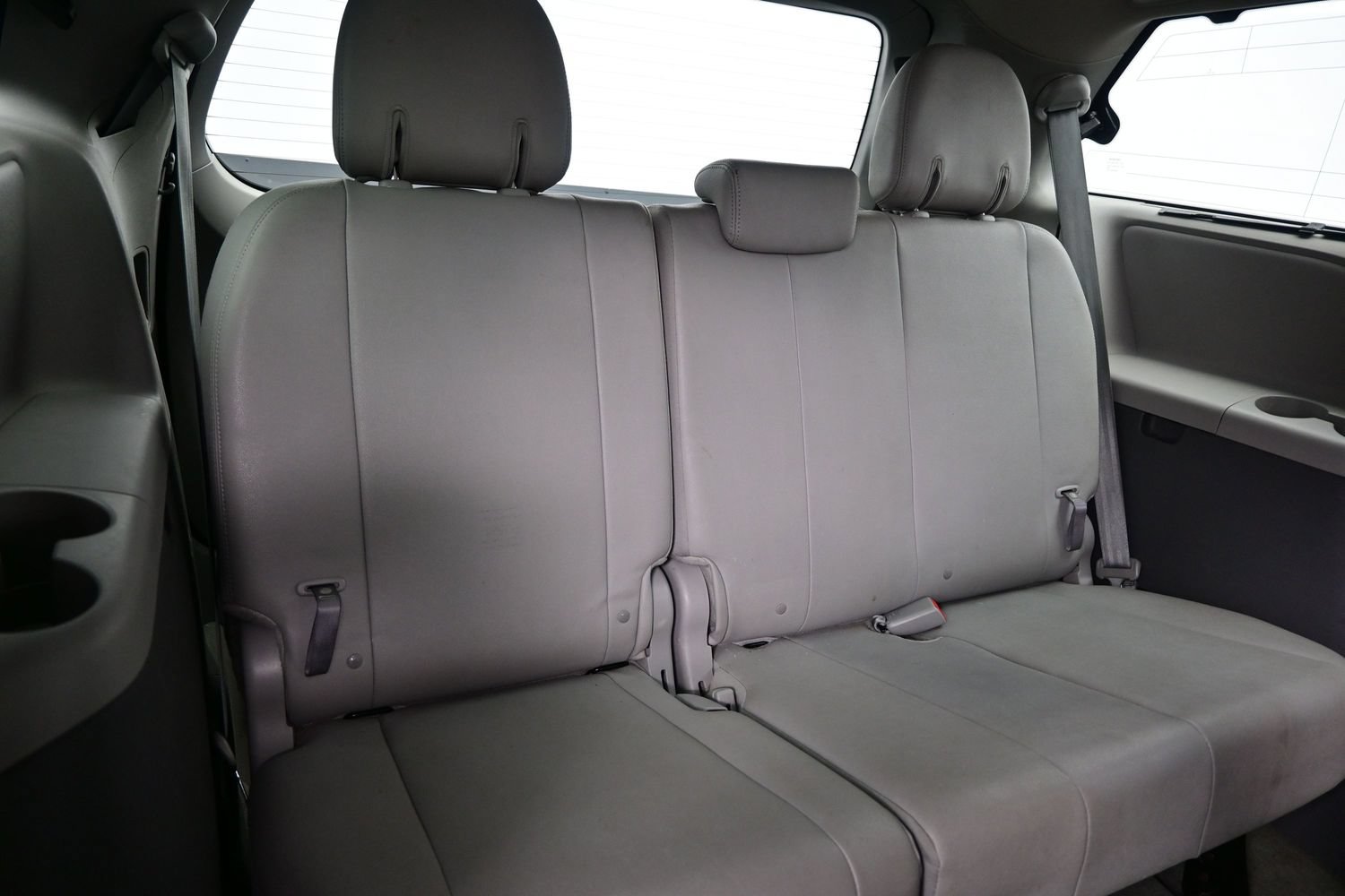 Used 2015 Toyota Sienna XLE w/ XLE Navigation Package FWD image 17