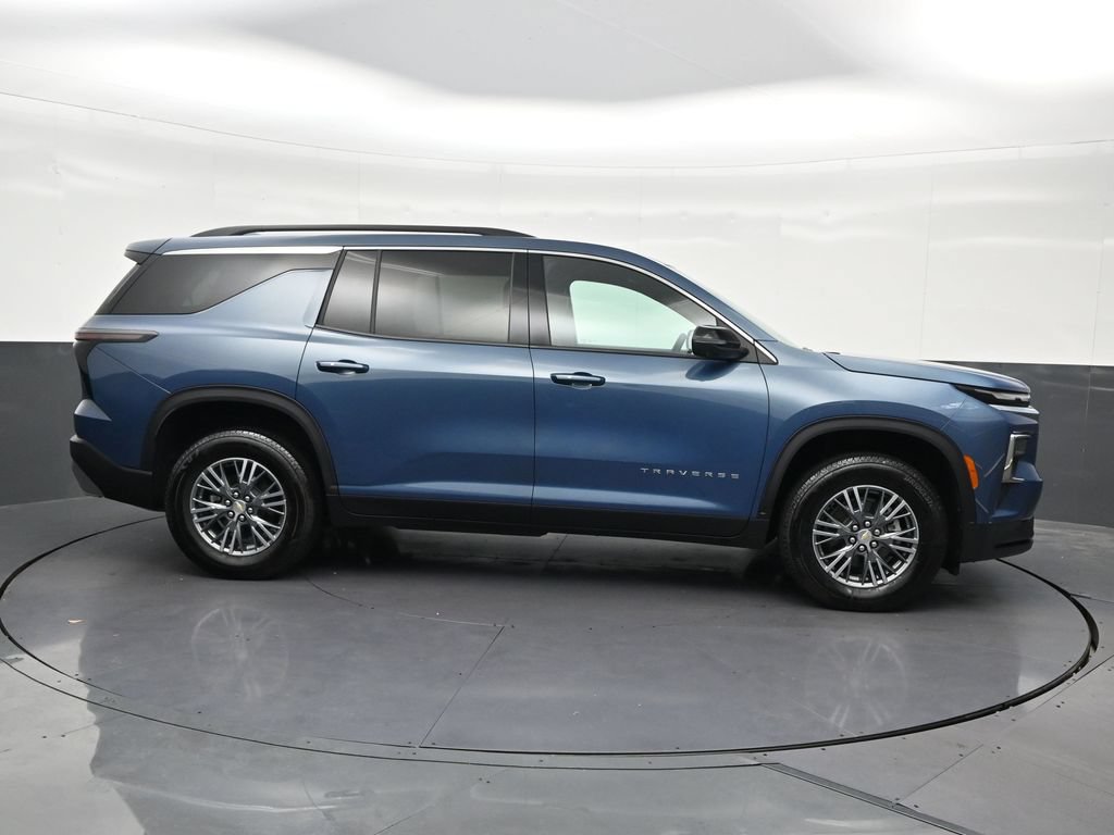 Used 2025 Chevrolet Traverse LT w/ Driver Confidence Package FWD image 7