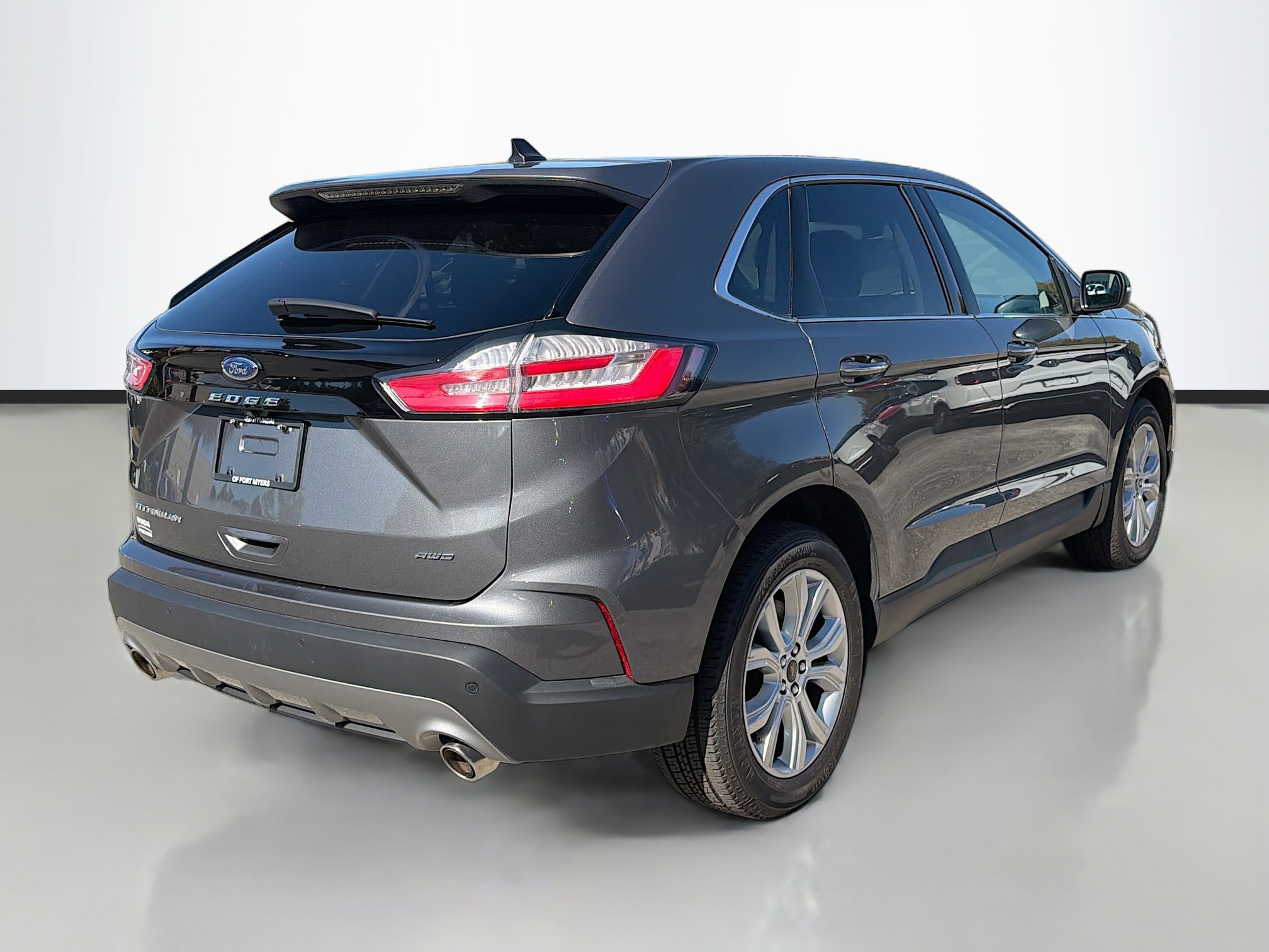 Used 2023 Ford Edge Titanium image 3