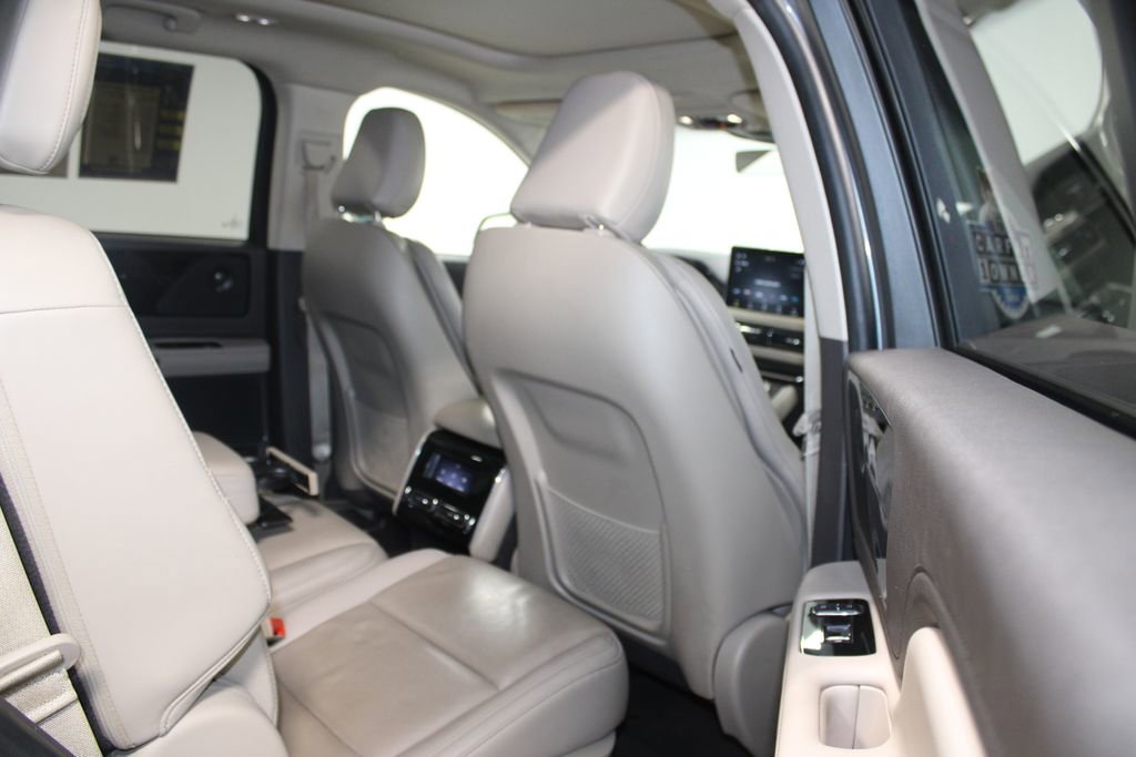 Used 2022 Lincoln Aviator Reserve image 37