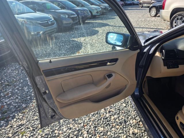 Used 2003 BMW 330i Sedan image 12