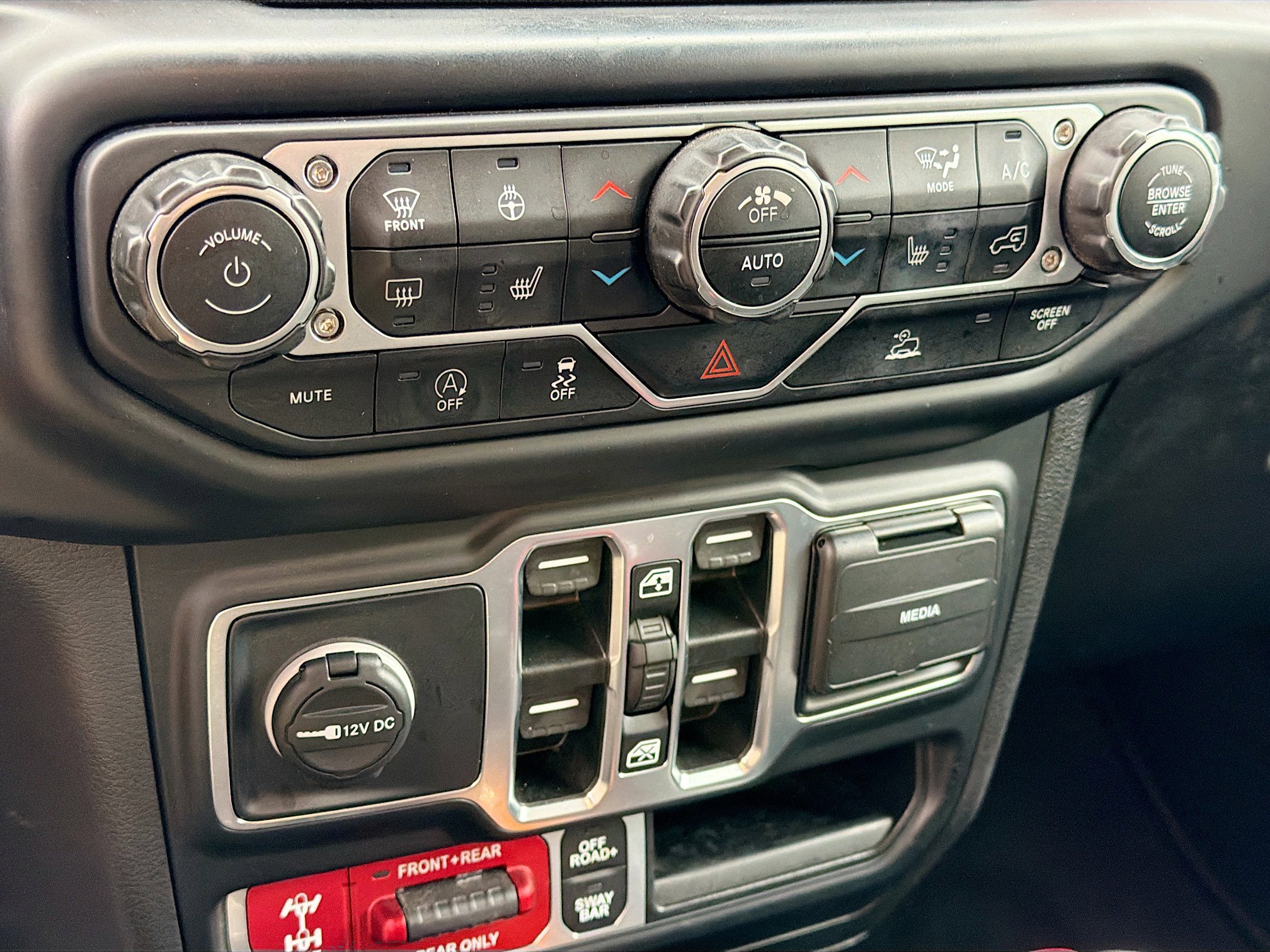 Used 2022 Jeep Wrangler Unlimited Rubicon w/ Cold Weather Group image 32