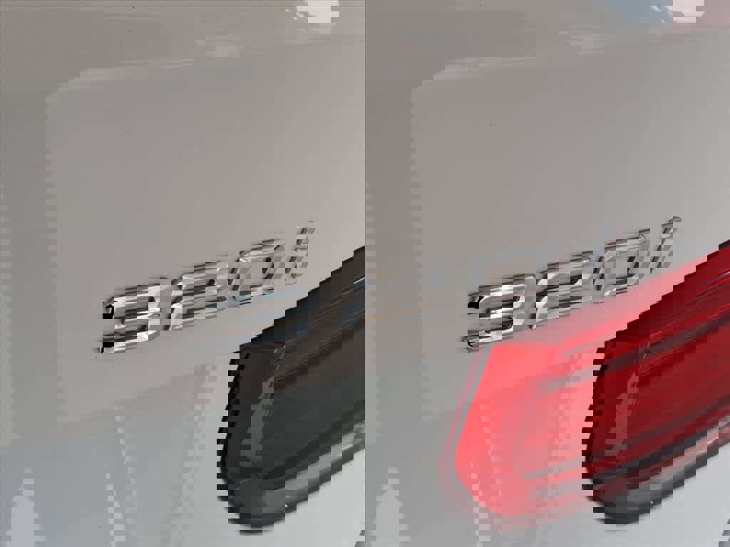 Used 2018 BMW 320i xDrive Sedan w/ Convenience Package image 19