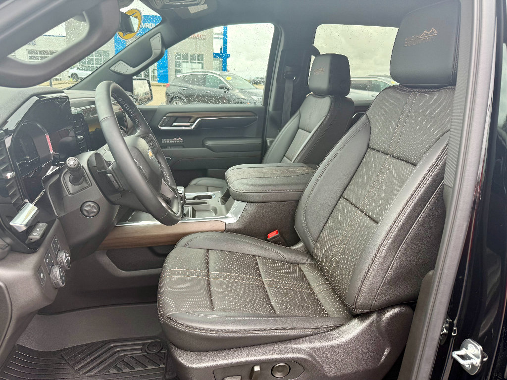Used 2024 Chevrolet Silverado 1500 High Country w/ Technology Package image 12