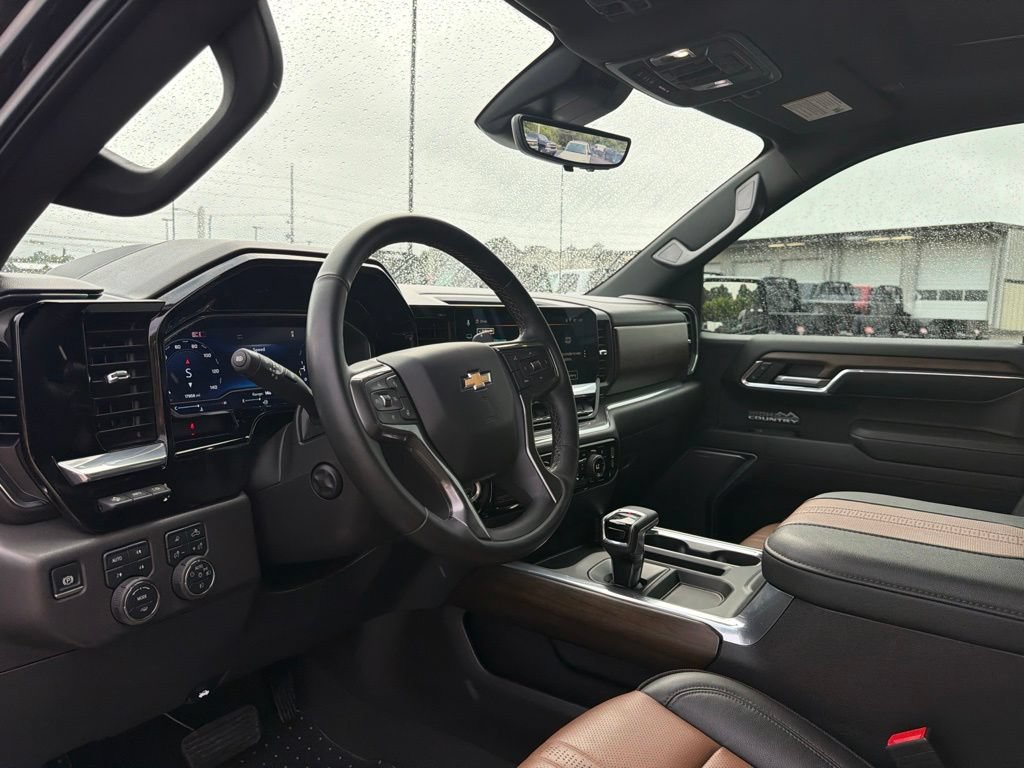 Used 2025 Chevrolet Silverado 1500 High Country w/ High Country Premium Package AWD/4WD image 34