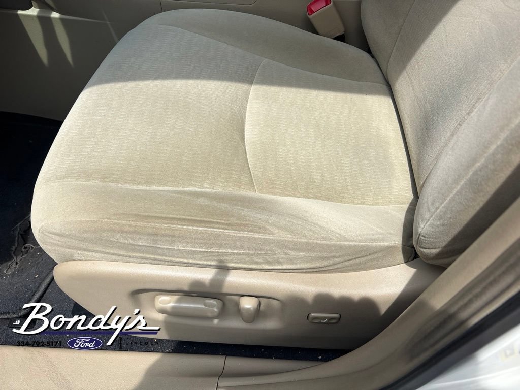 Used 2013 Toyota Highlander Plus FWD image 6