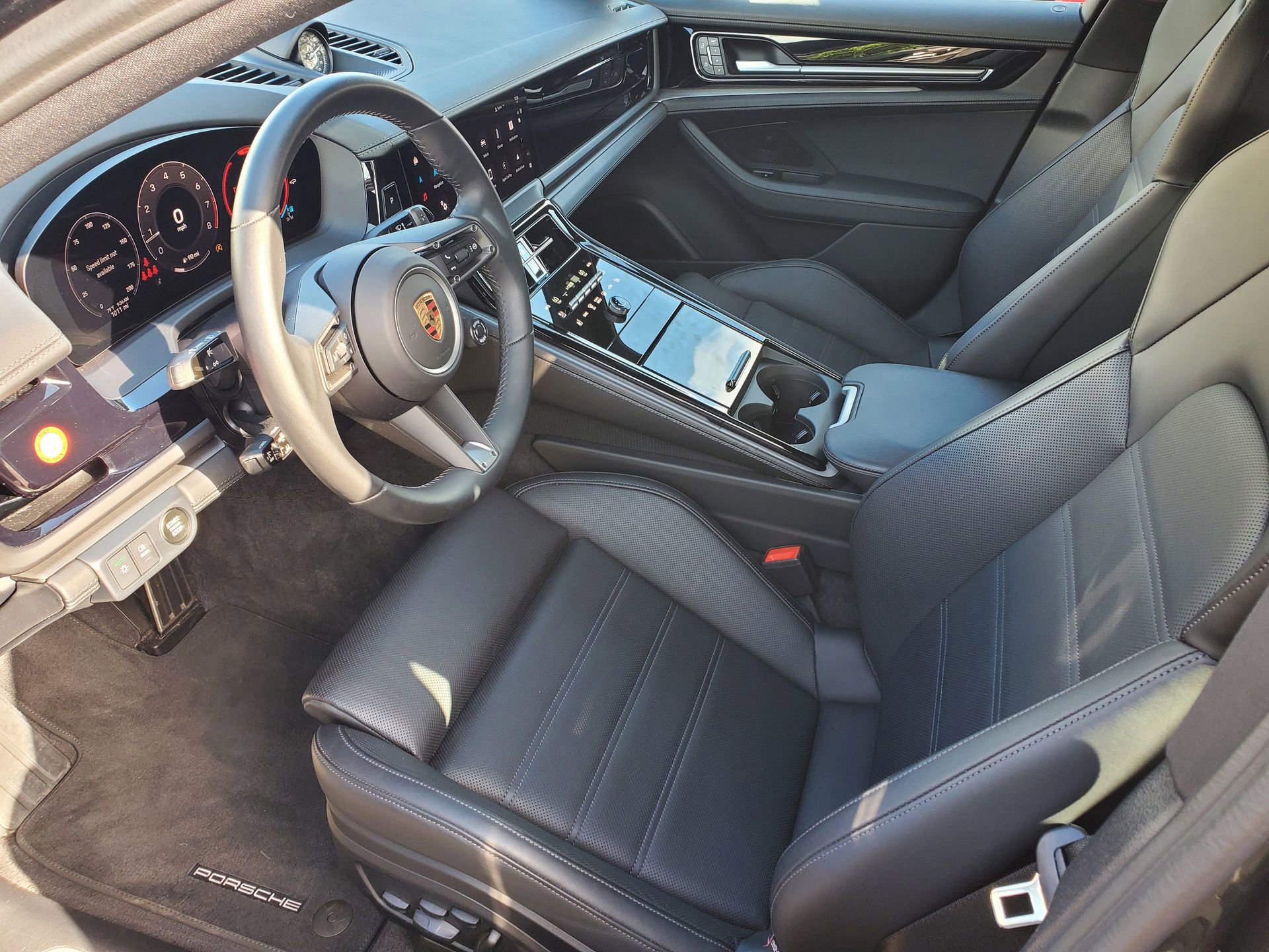 Used 2024 Porsche Panamera w/ Premium Package image 19