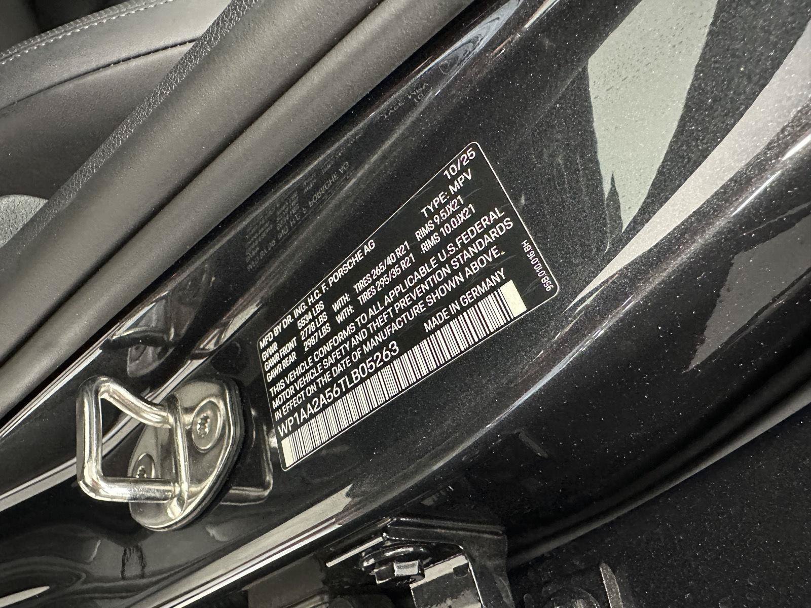 Certified 2026 Porsche Macan AWD/4WD image 18