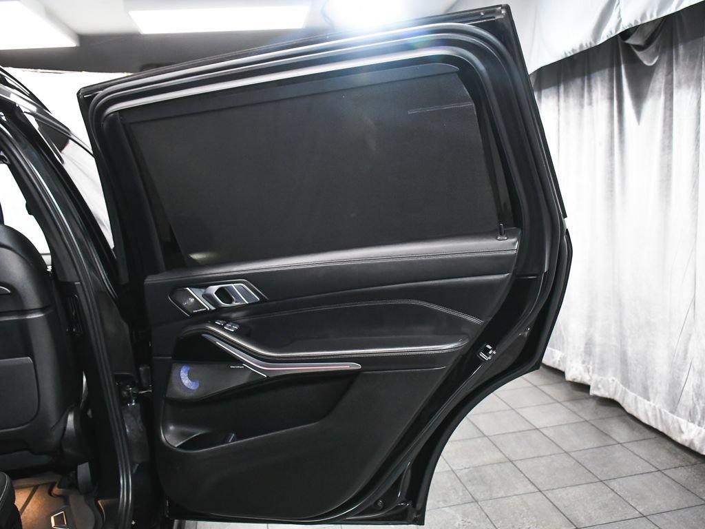 Used 2021 BMW X7 M50i w/ Dynamic Handling Package AWD/4WD image 15