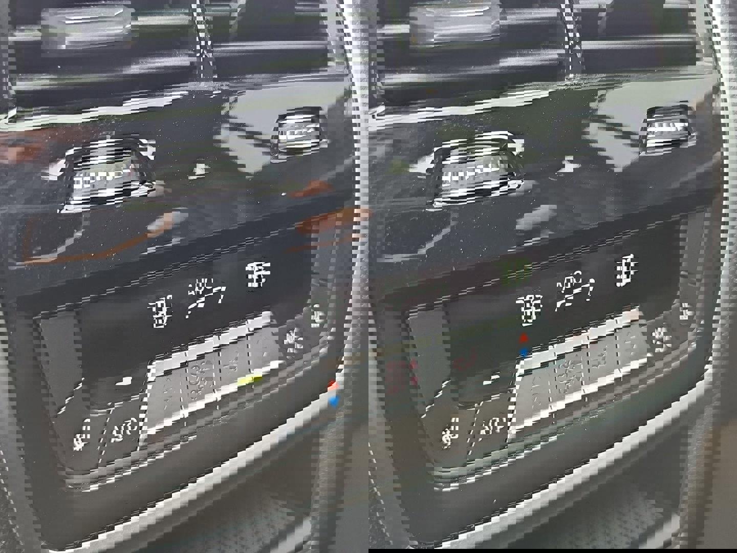 Used 2023 BMW X7 M60i w/ Executive Package image 26