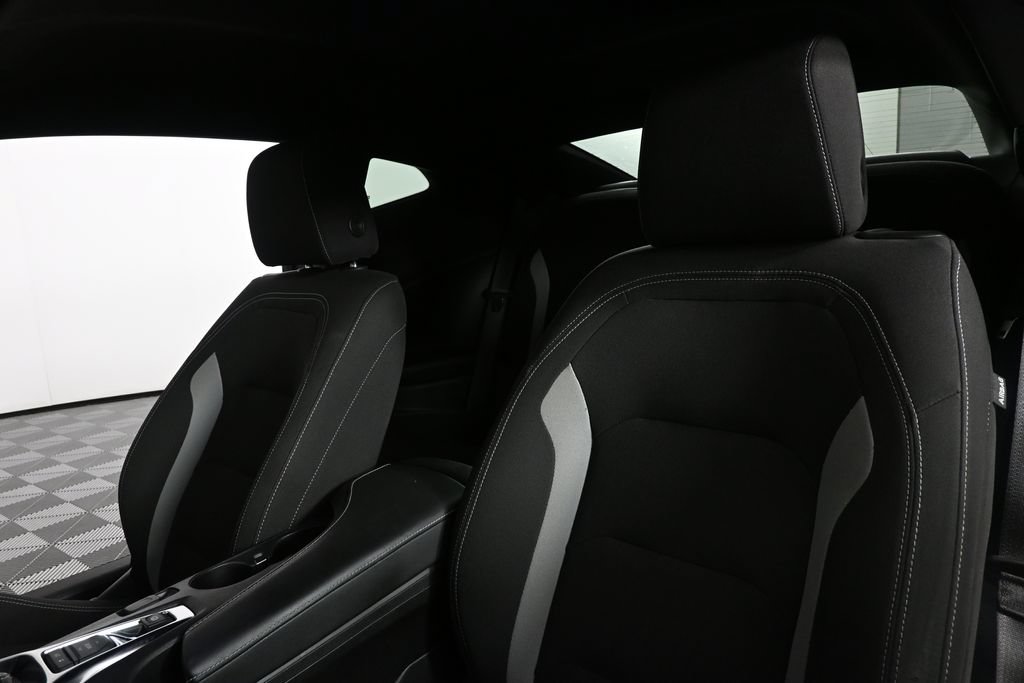 Used 2022 Chevrolet Camaro LT RWD image 5