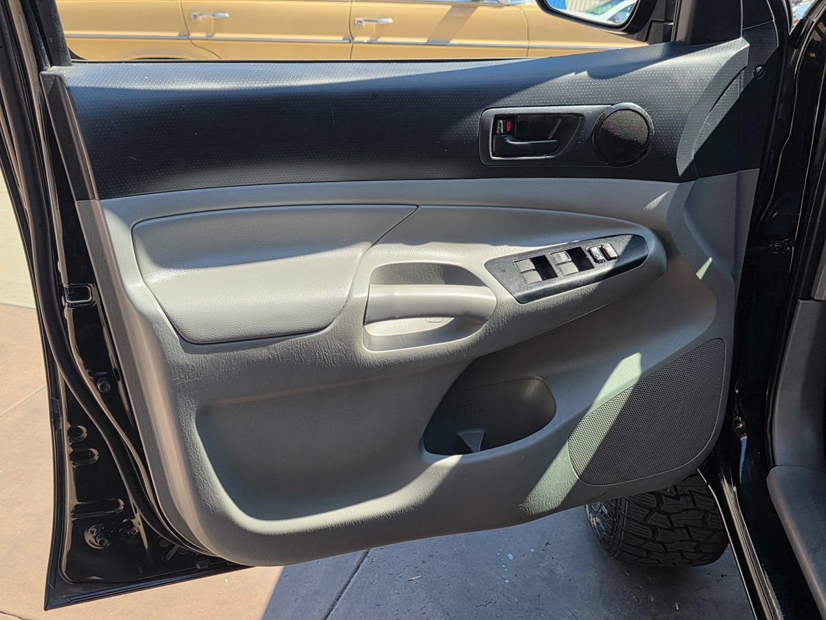 Used 2014 Toyota Tacoma 4x4 Double Cab image 26