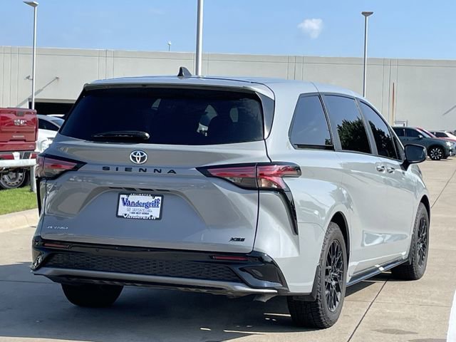 Used 2025 Toyota Sienna XSE AWD/4WD image 4