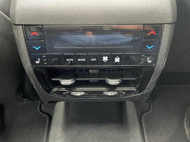 Used 2024 Jeep Grand Cherokee L Summit w/ High Altitude Package AWD/4WD image 19