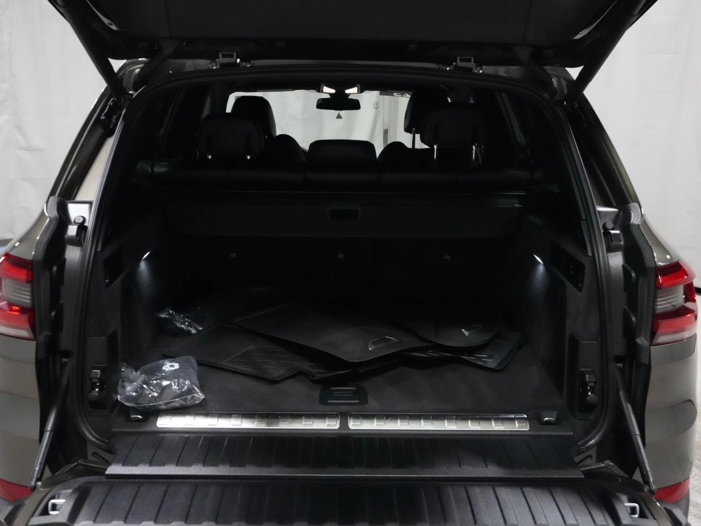 Certified 2023 BMW X5 xDrive45e image 25