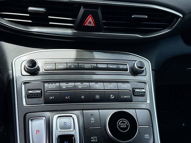 Used 2023 Hyundai Santa Fe SEL w/ Winter Weather Package image 15