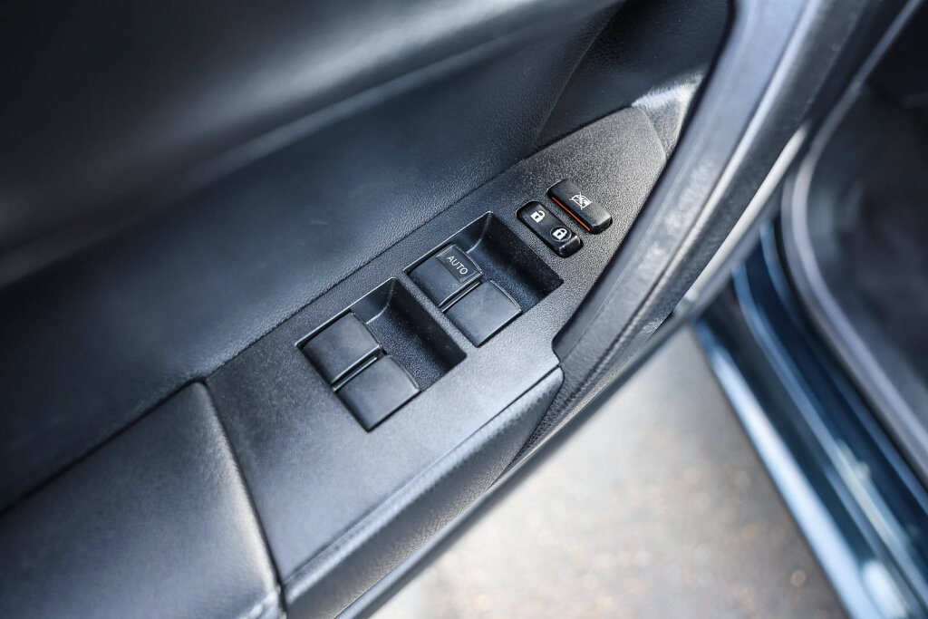 Certified 2019 Toyota Corolla SE FWD image 9