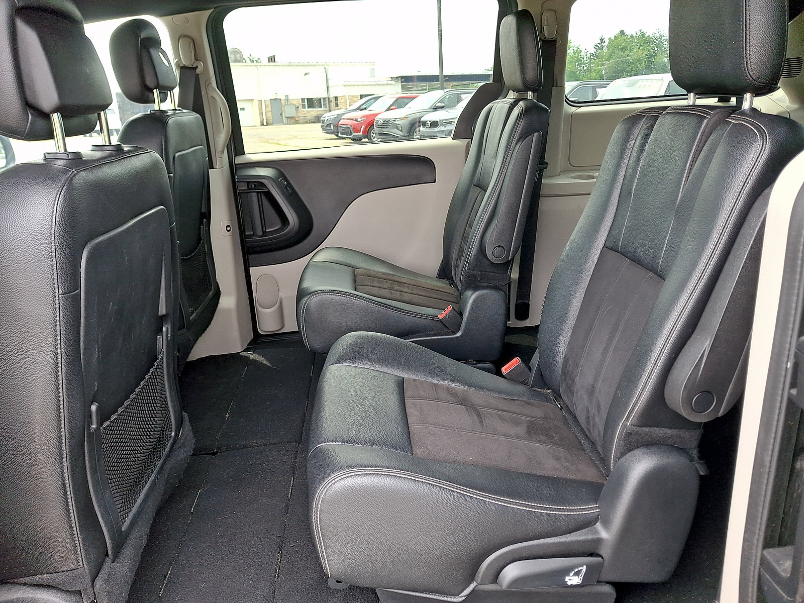 Used 2020 Dodge Grand Caravan SXT FWD image 11
