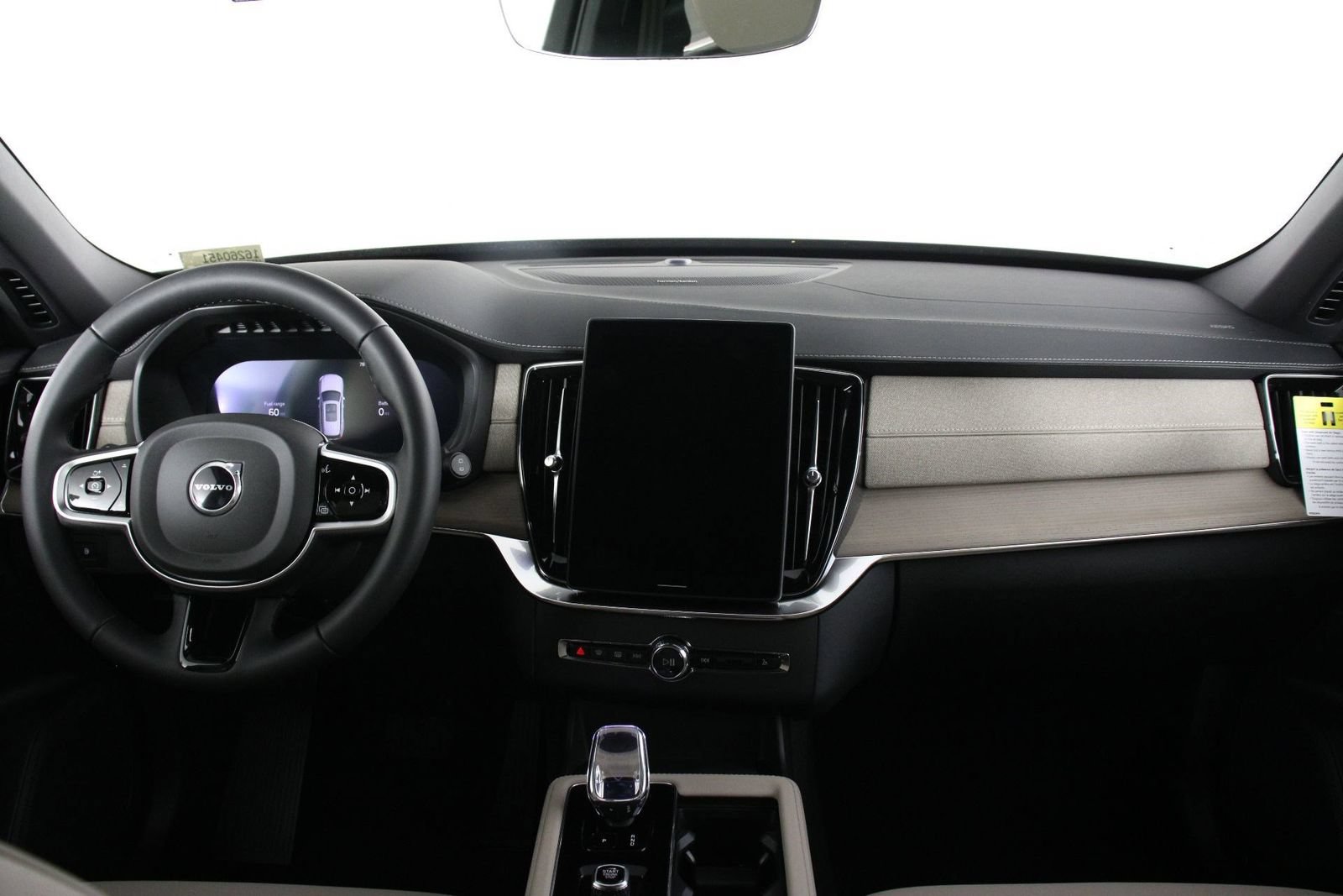 New 2026 Volvo XC90 T8 Plus w/ Protection Package Premier AWD/4WD image 5