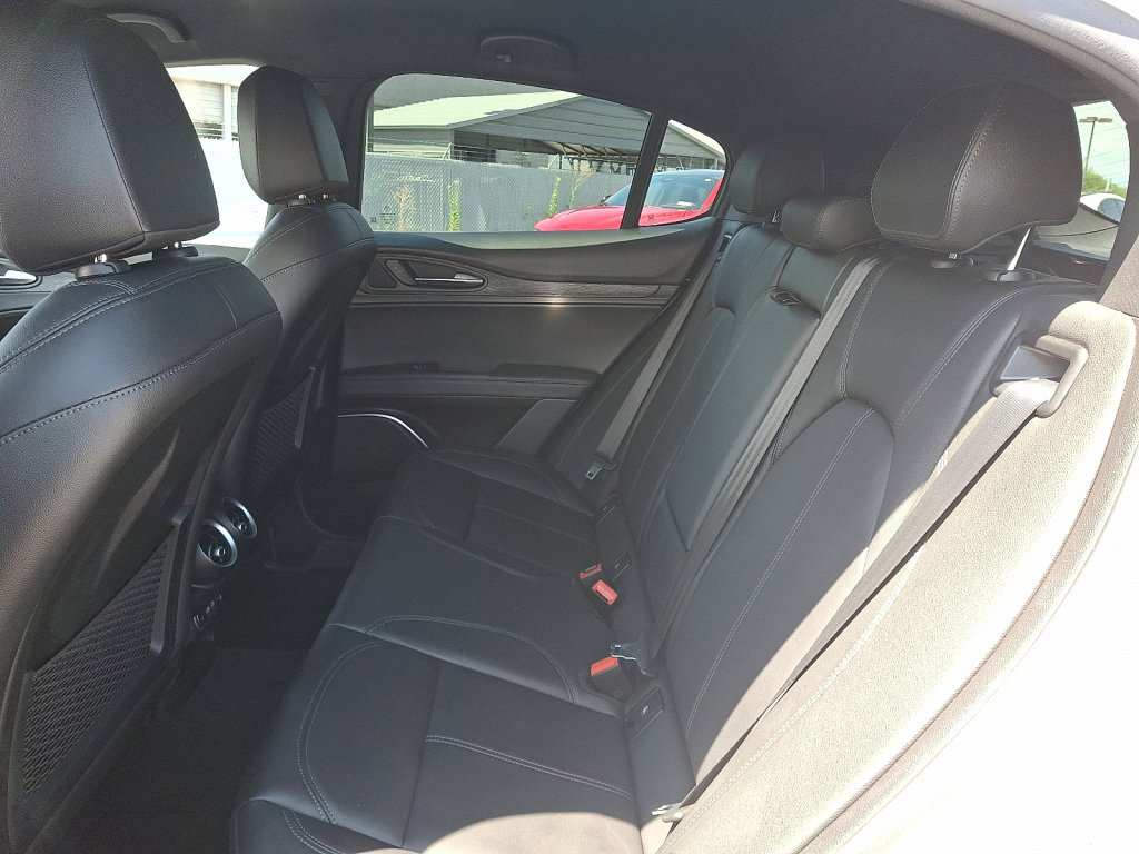 Used 2023 Alfa Romeo Stelvio Sprint image 20