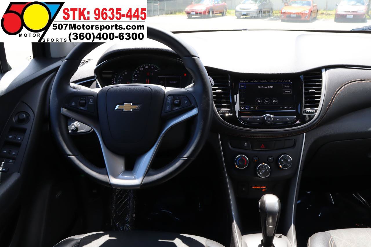 Used 2019 Chevrolet Trax LT w/ Sun & Sound Package AWD/4WD image 17