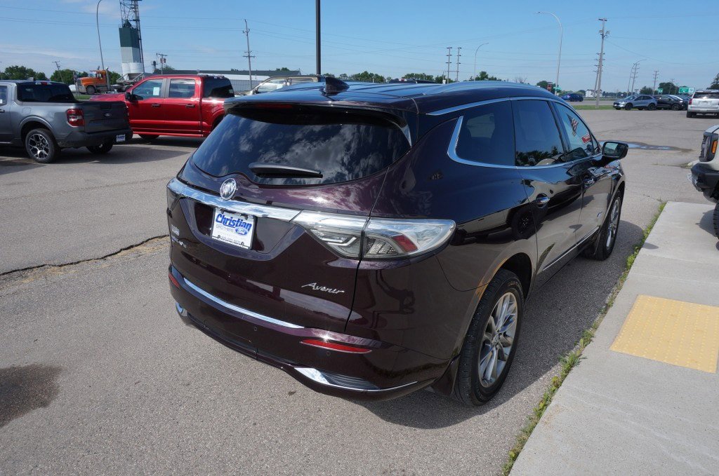 Used 2024 Buick Enclave Avenir w/ Avenir Technology Package AWD/4WD image 5