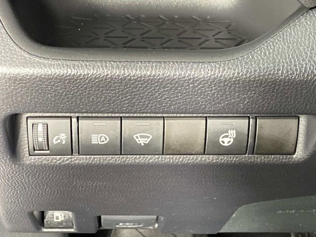 Used 2020 Toyota RAV4 XLE w/ XLE Grade Weather Package AWD/4WD image 14