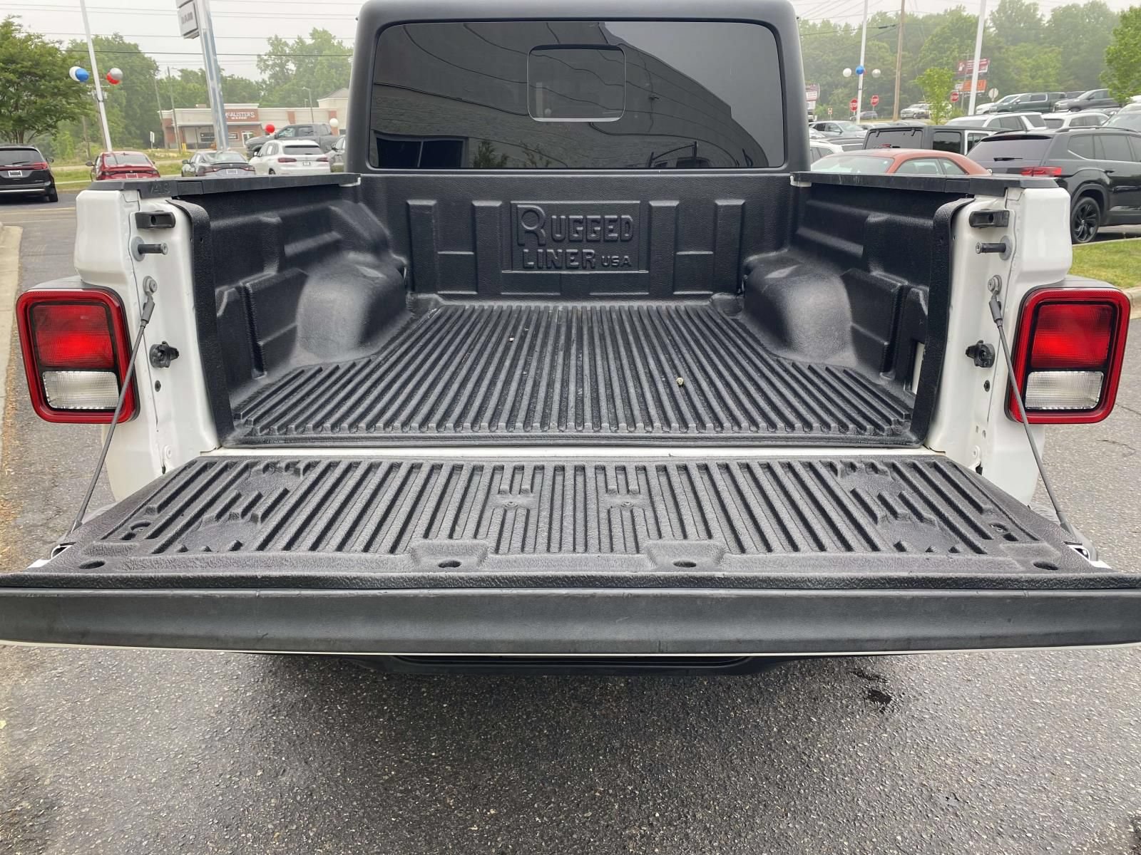 Used 2023 Jeep Gladiator Sport AWD/4WD image 9