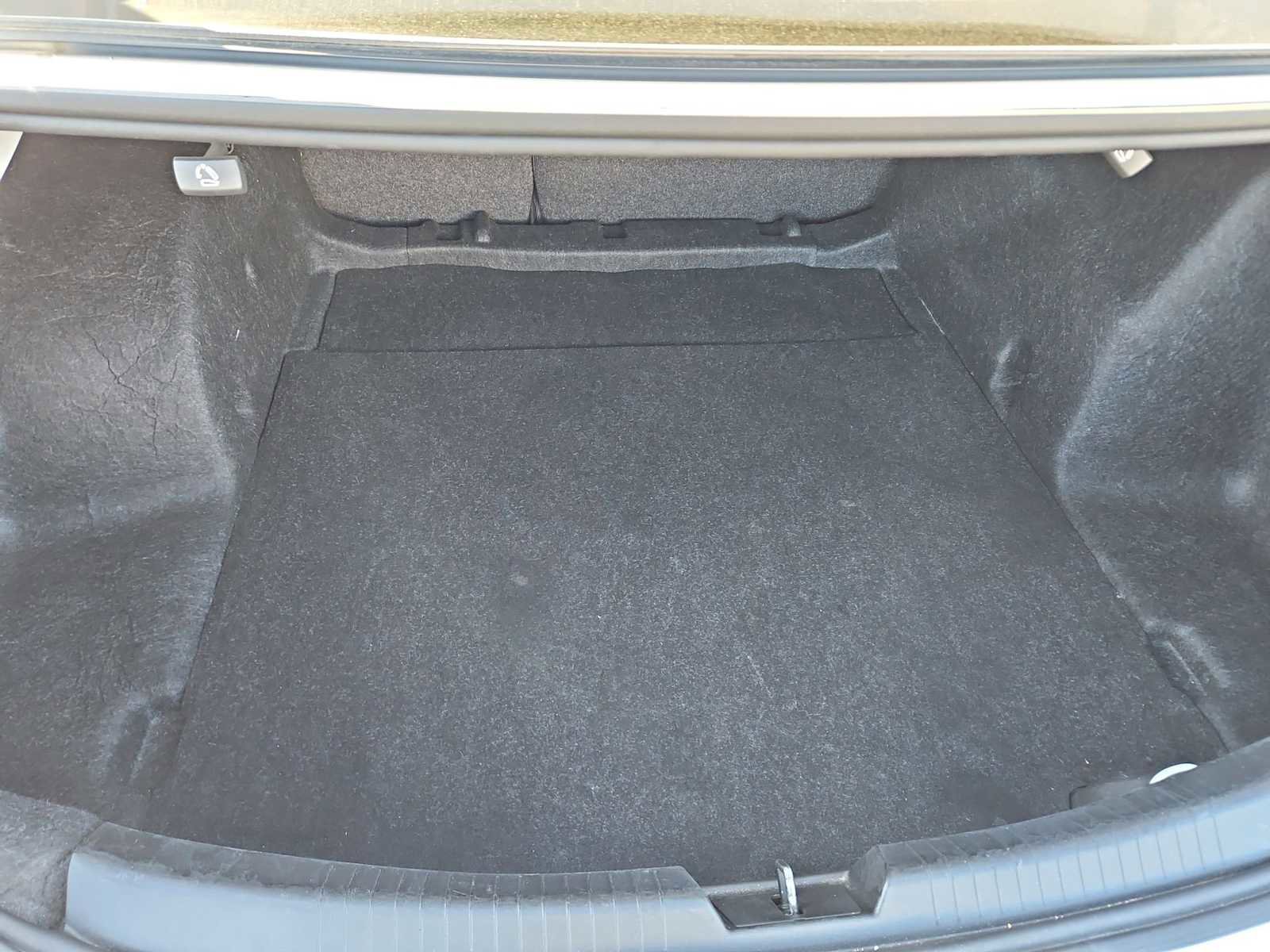 Used 2020 Chevrolet Malibu LT image 30