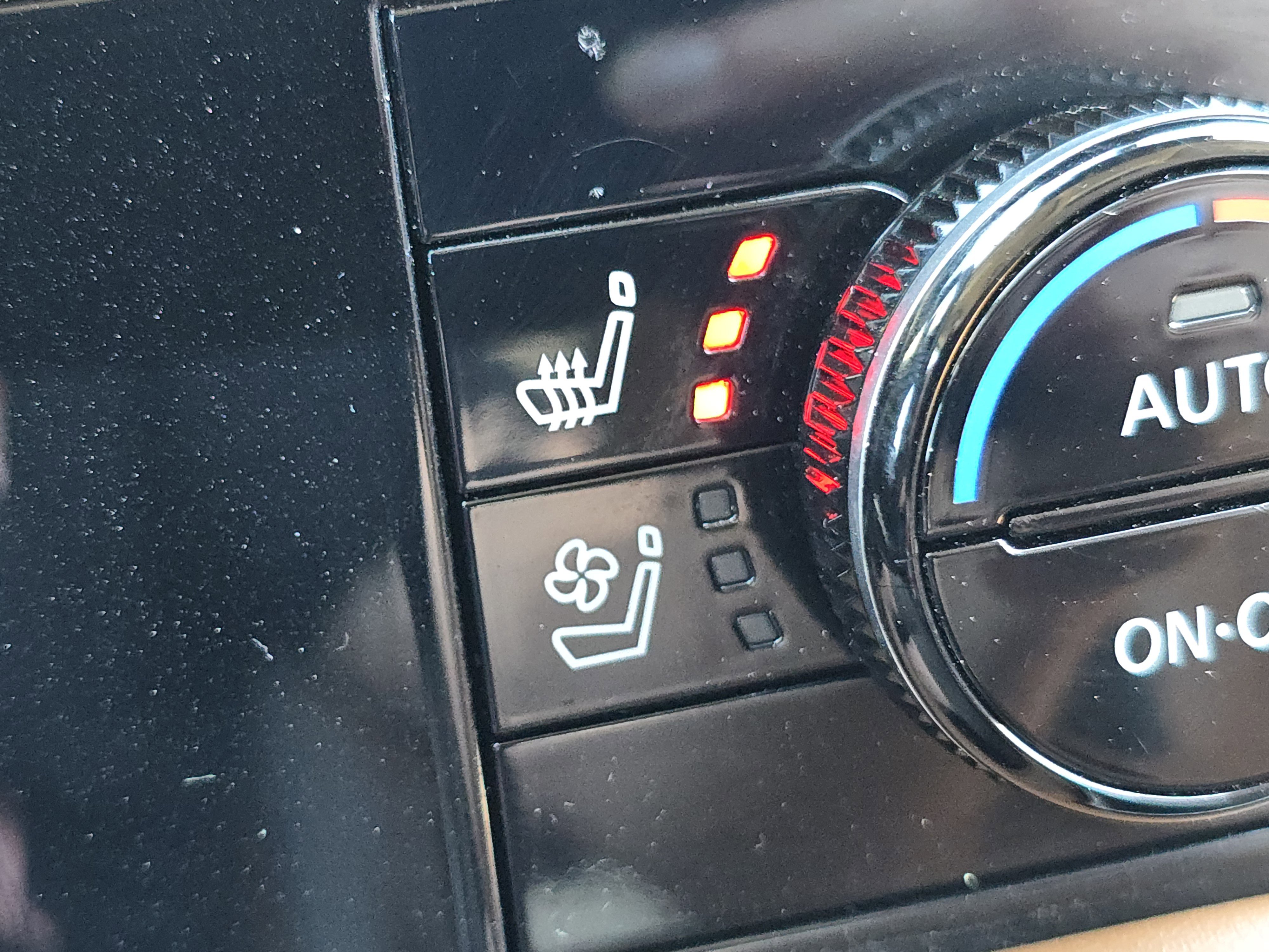 Used 2024 Nissan Pathfinder Platinum image 11