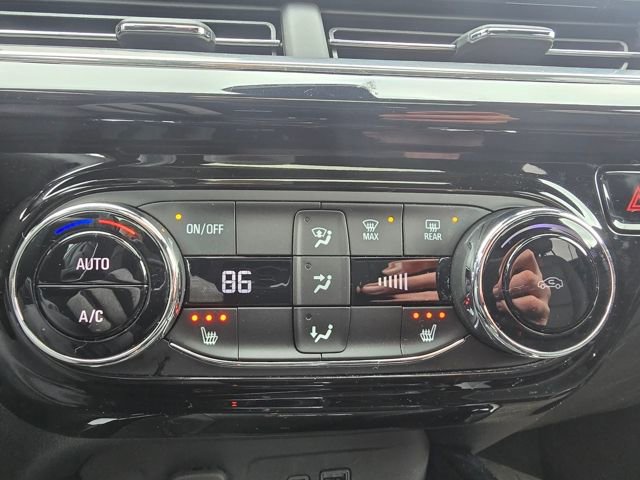 Used 2024 Chevrolet Trax RS w/ Sunroof Package image 19