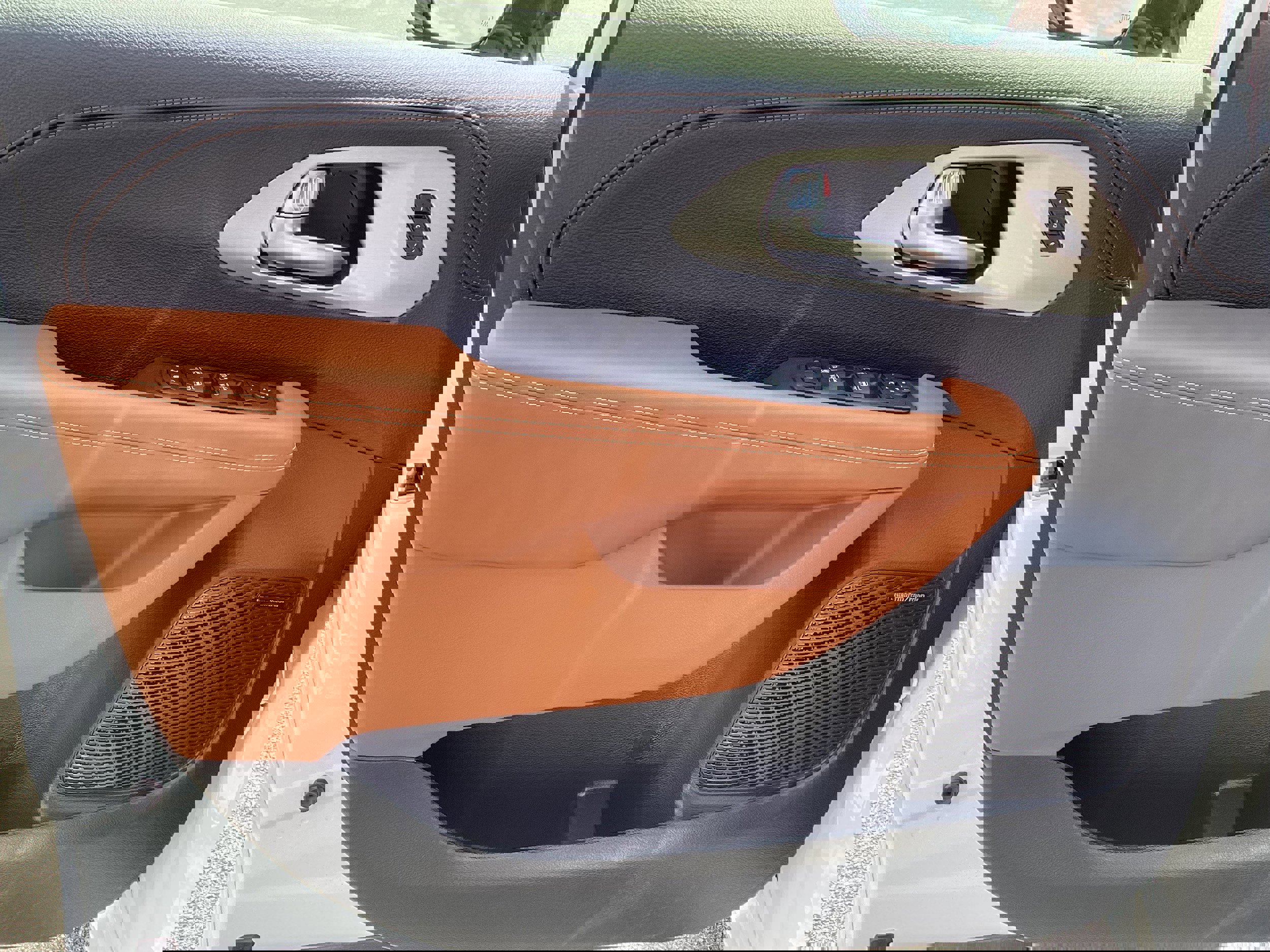 Used 2025 Chrysler Pacifica Pinnacle w/ Trailer Tow Group image 17