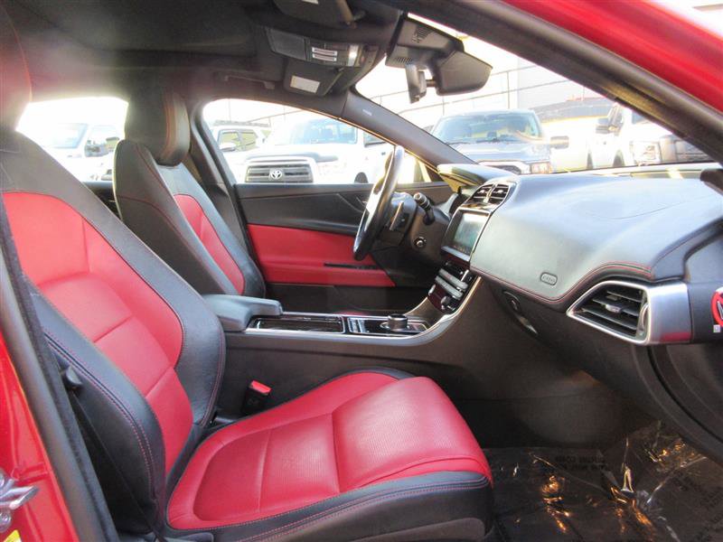 Used 2019 Jaguar XE Landmark Edition image 33