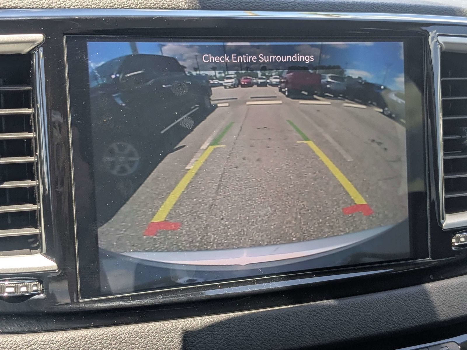 Used 2024 Chrysler Pacifica Touring-L FWD image 22