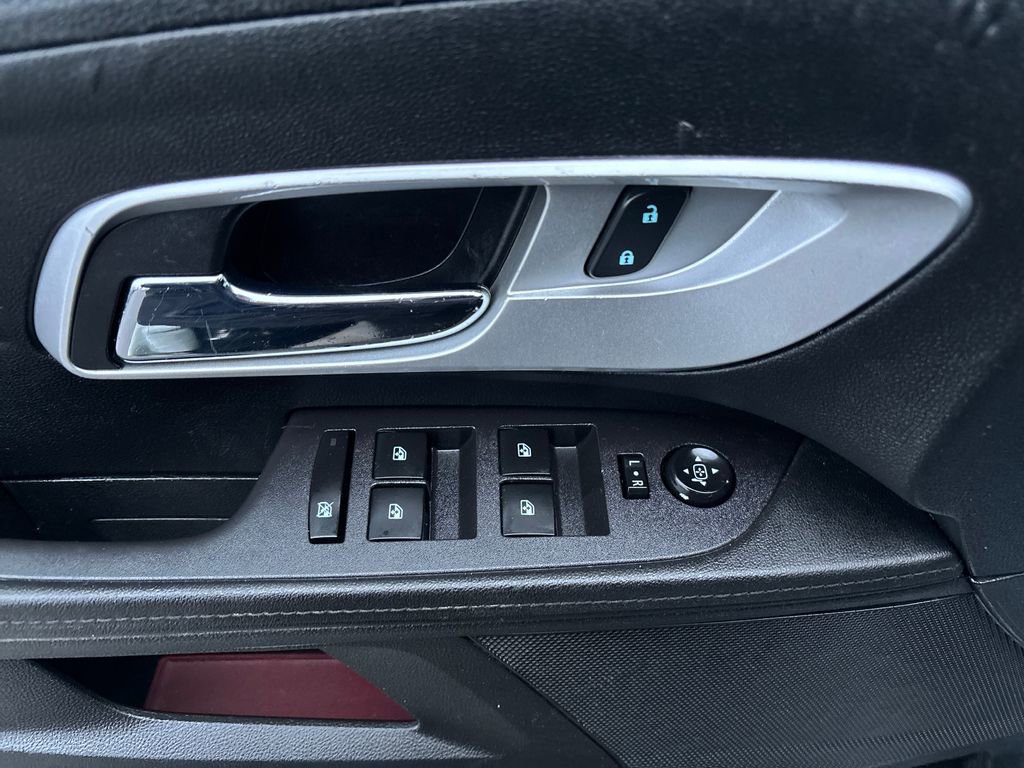 Used 2017 Chevrolet Equinox L image 15