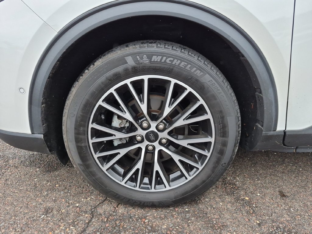 Certified 2023 Ford Escape SE w/ PHEV Premium Package FWD image 17