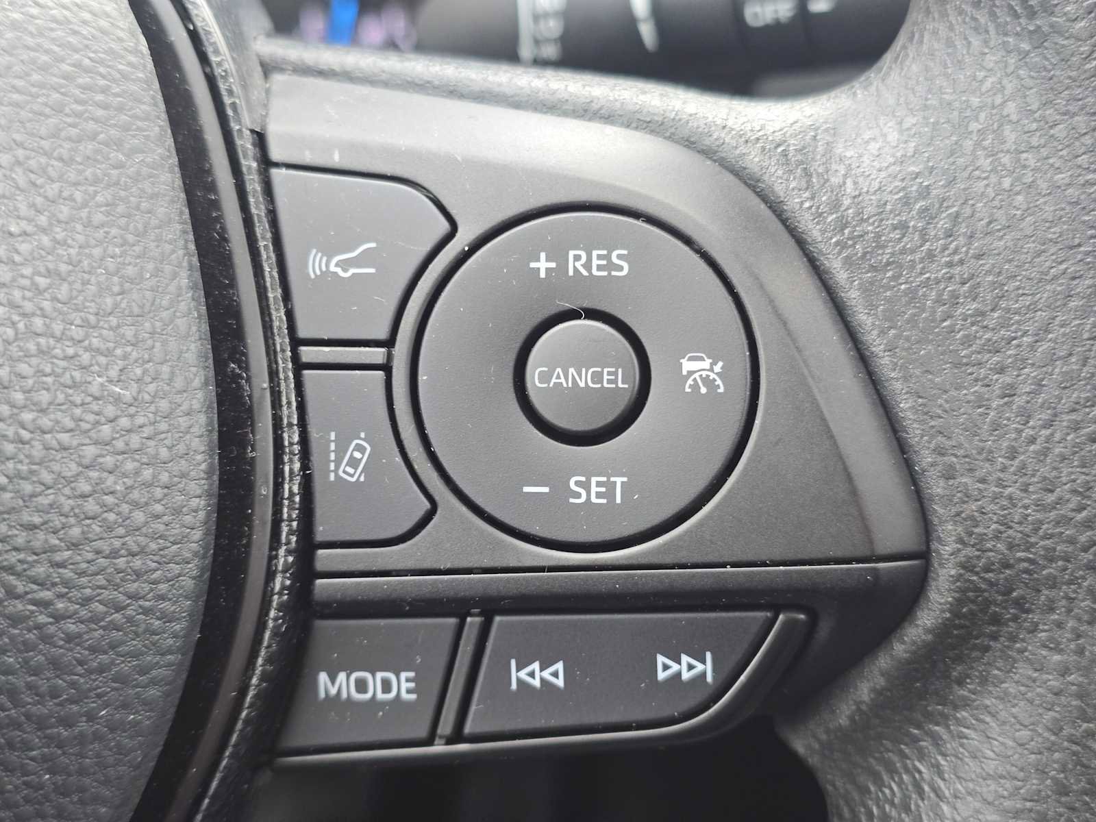 Used 2021 Toyota RAV4 XLE w/ Convenience Package image 38