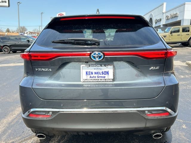 Used 2023 Toyota Venza XLE image 4