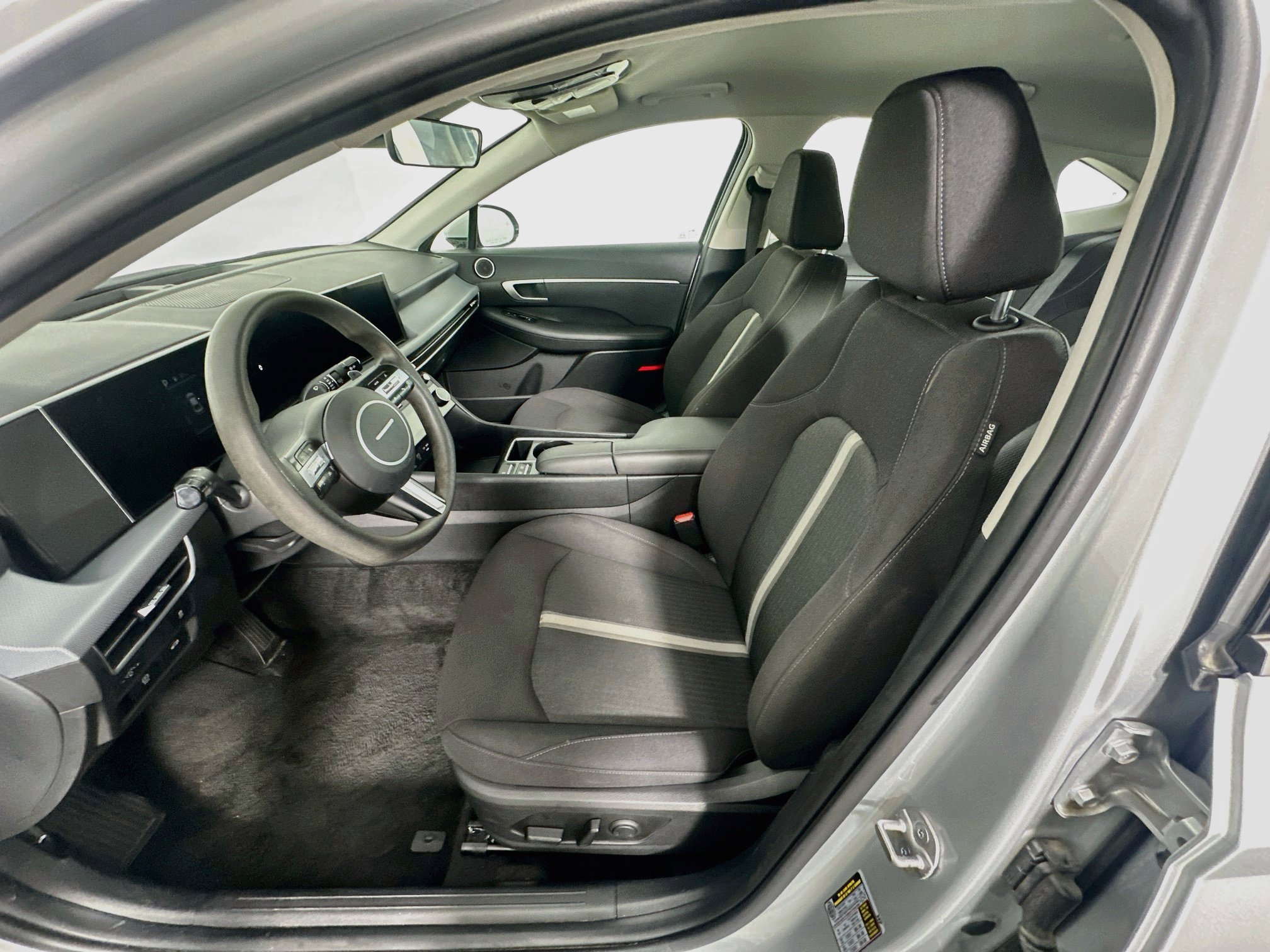 Used 2025 Hyundai Sonata SEL FWD image 13