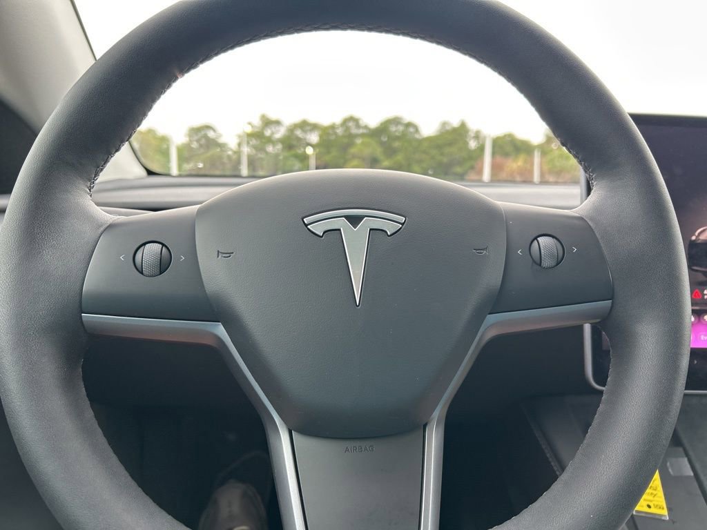 Used 2025 Tesla Model Y Long Range image 22