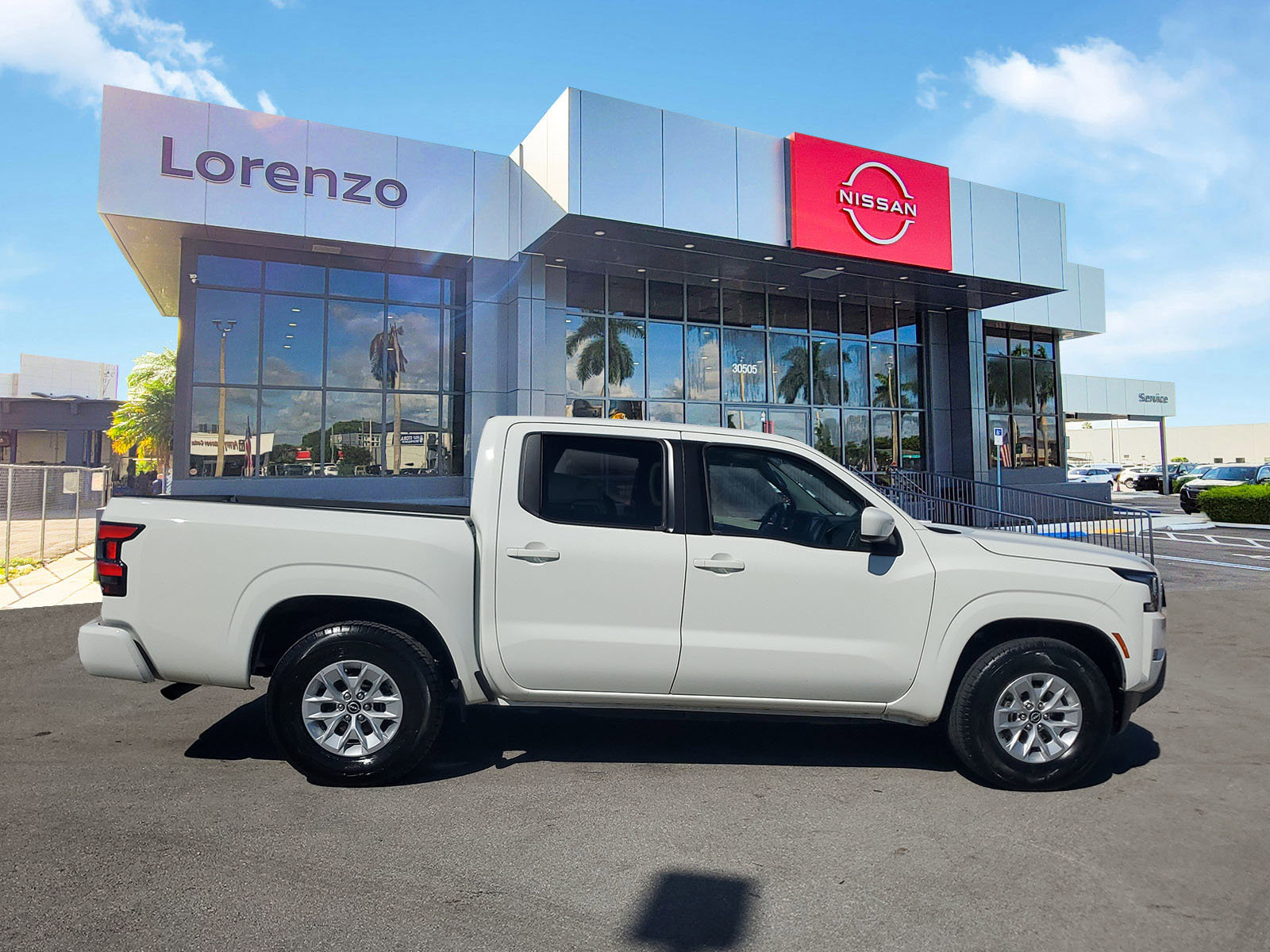 Used 2024 Nissan Frontier SV image 4