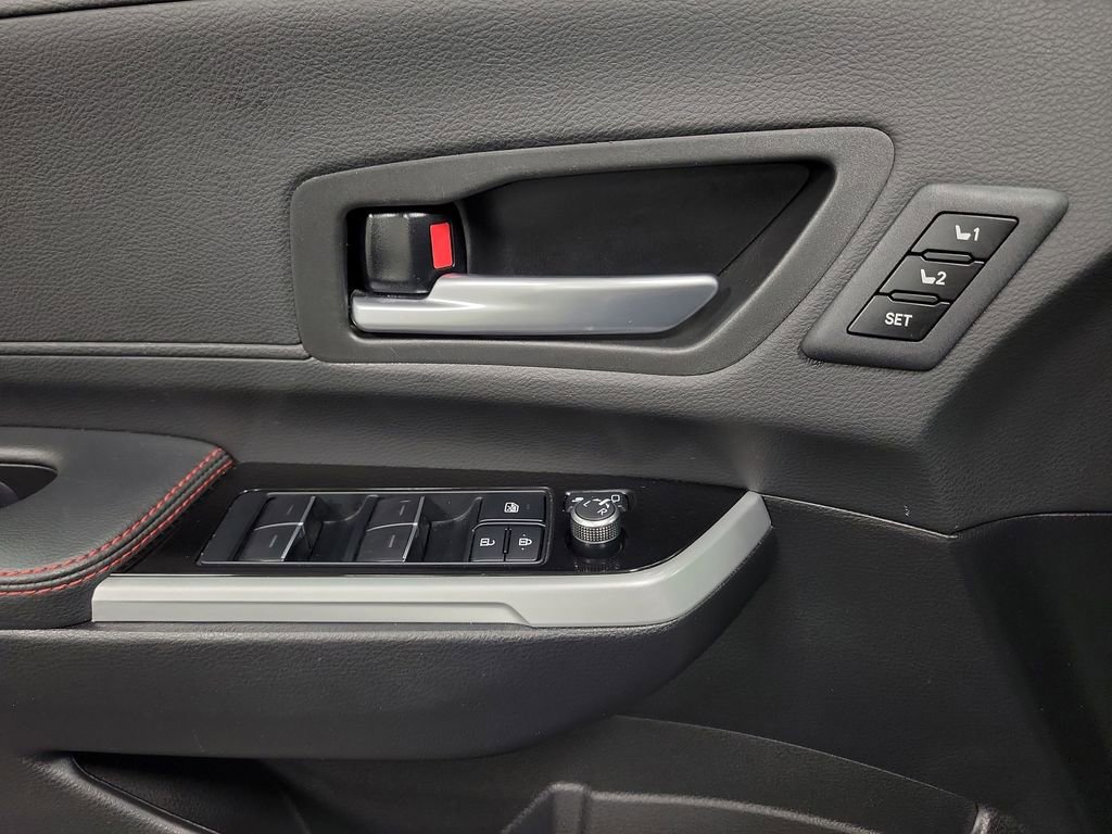 Used 2025 Toyota Sienna XSE image 18